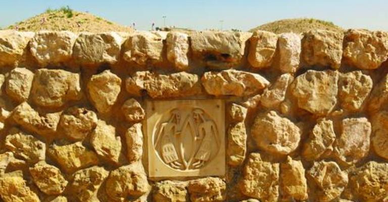 Dilmun Burial Mounds